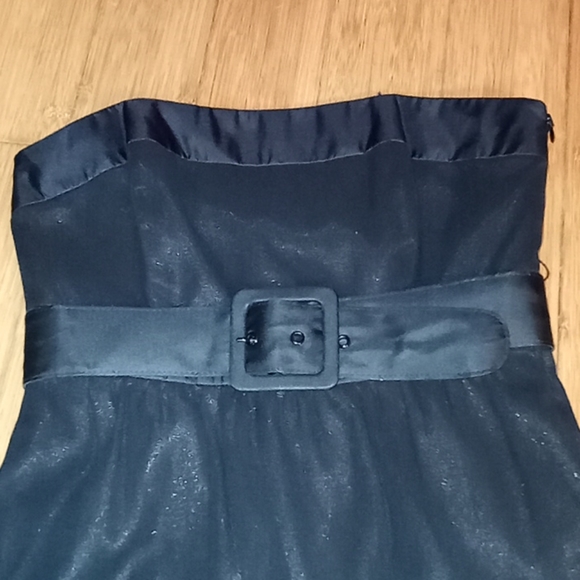 Strapless mini dress with belt - Picture 2 of 5